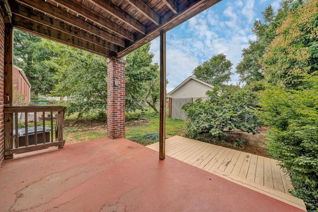 2704 Floraland DR NW, Roanoke, VA 24012