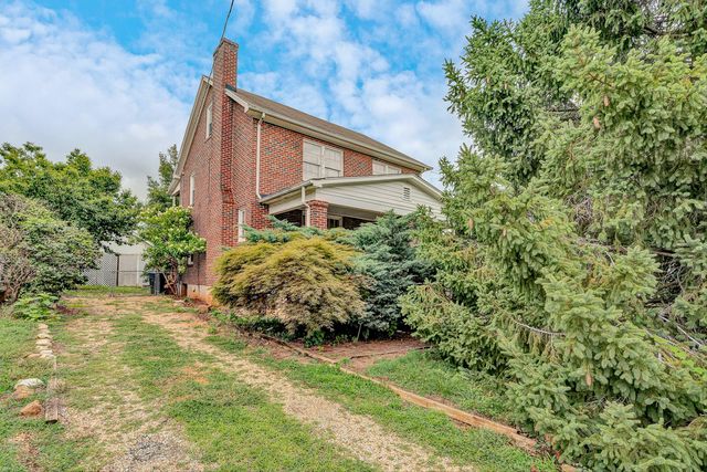 2704 Floraland DR NW, Roanoke, VA 24012