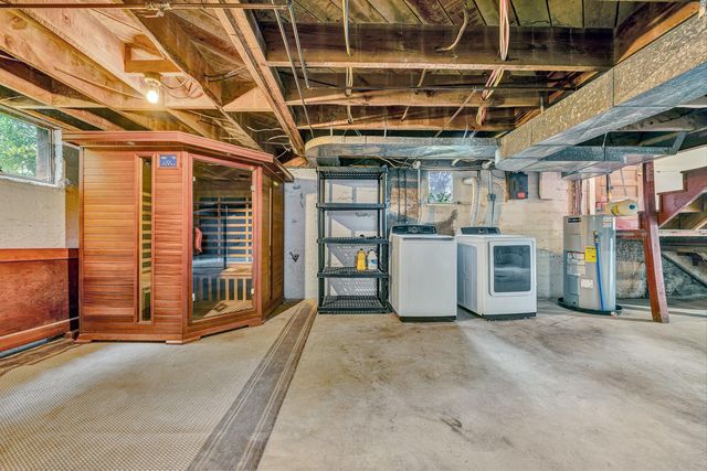 2704 Floraland DR NW, Roanoke, VA 24012