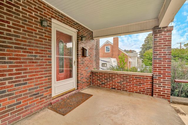 2704 Floraland DR NW, Roanoke, VA 24012