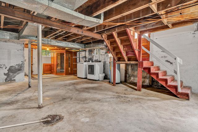 2704 Floraland DR NW, Roanoke, VA 24012