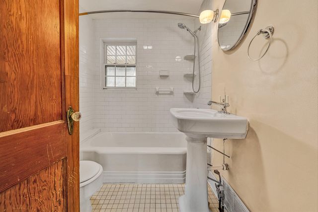2704 Floraland DR NW, Roanoke, VA 24012