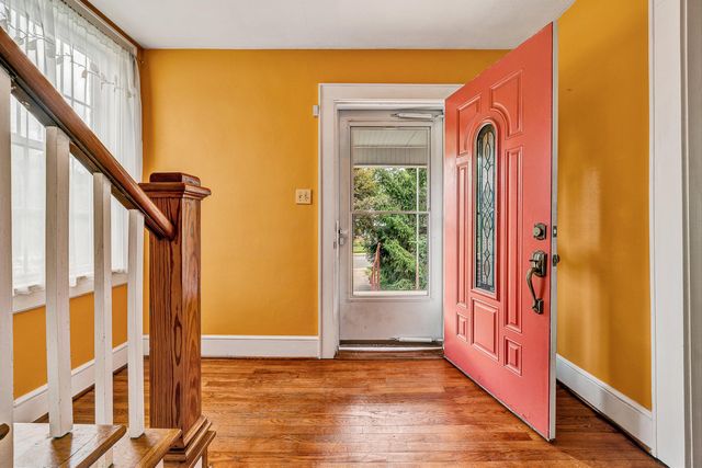 2704 Floraland DR NW, Roanoke, VA 24012