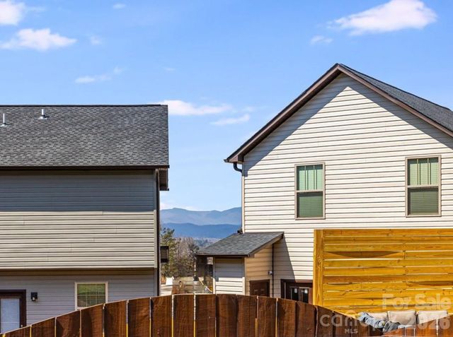 486 Cardwell Lane, Fletcher, NC 28732