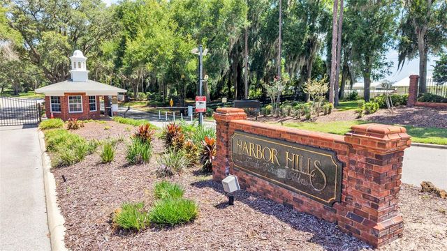 5701 CRESTVIEW DRIVE, Lady Lake, FL 32159
