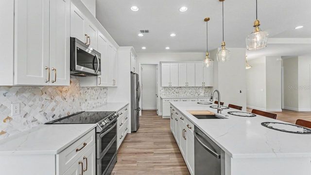 5701 CRESTVIEW DRIVE, Lady Lake, FL 32159