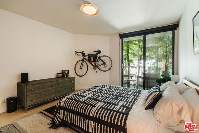 1230 N Sweetzer Avenue 204, West Hollywood, CA 90069