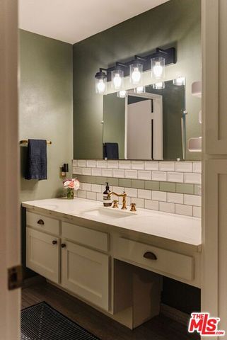 1230 N Sweetzer Avenue 204, West Hollywood, CA 90069