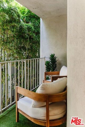 1230 N Sweetzer Avenue 204, West Hollywood, CA 90069