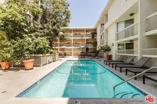 1230 N Sweetzer Avenue 204, West Hollywood, CA 90069