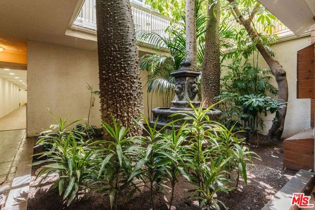 1230 N Sweetzer Avenue 204, West Hollywood, CA 90069