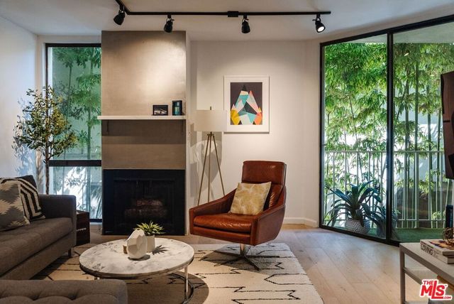 1230 N Sweetzer Avenue 204, West Hollywood, CA 90069