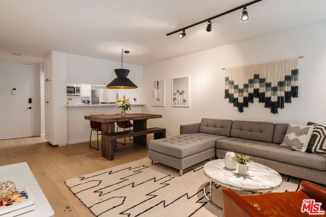 1230 N Sweetzer Avenue 204, West Hollywood, CA 90069