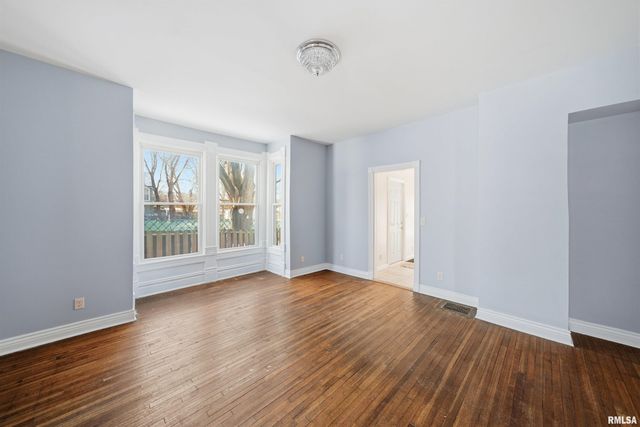 1427 N SHERIDAN Road, Peoria, IL 61606