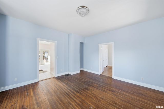 1427 N SHERIDAN Road, Peoria, IL 61606