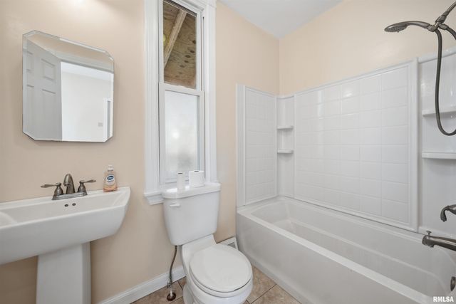 1427 N SHERIDAN Road, Peoria, IL 61606