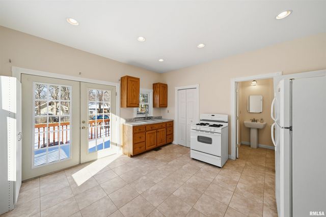 1427 N SHERIDAN Road, Peoria, IL 61606