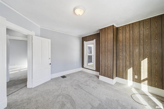 1427 N SHERIDAN Road, Peoria, IL 61606