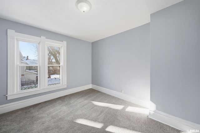 1427 N SHERIDAN Road, Peoria, IL 61606