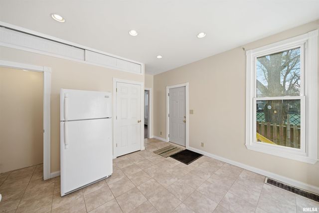 1427 N SHERIDAN Road, Peoria, IL 61606