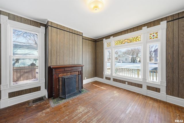 1427 N SHERIDAN Road, Peoria, IL 61606