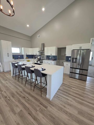 887 E 136th Ave N, Peck, KS 67120