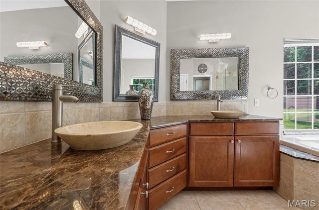 2168 Avalon View Drive, Fenton, MO 63026