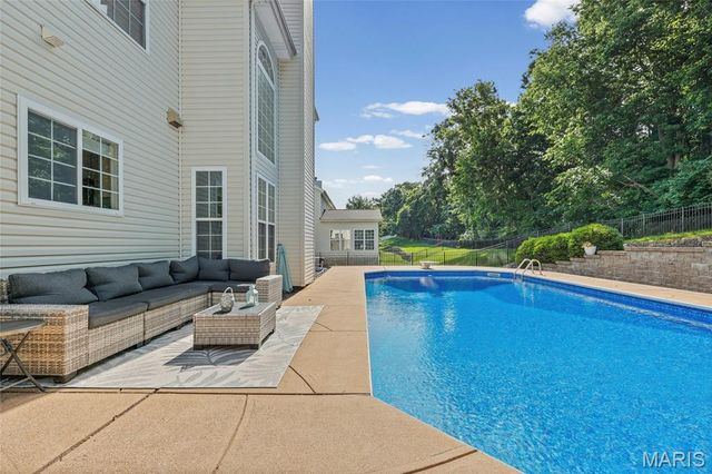 2168 Avalon View Drive, Fenton, MO 63026