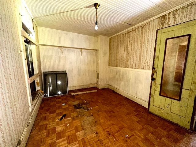 146 Bay St, Springfield, MA 01109