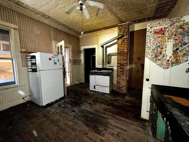 146 Bay St, Springfield, MA 01109