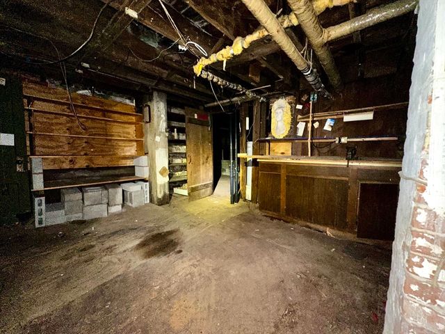 146 Bay St, Springfield, MA 01109