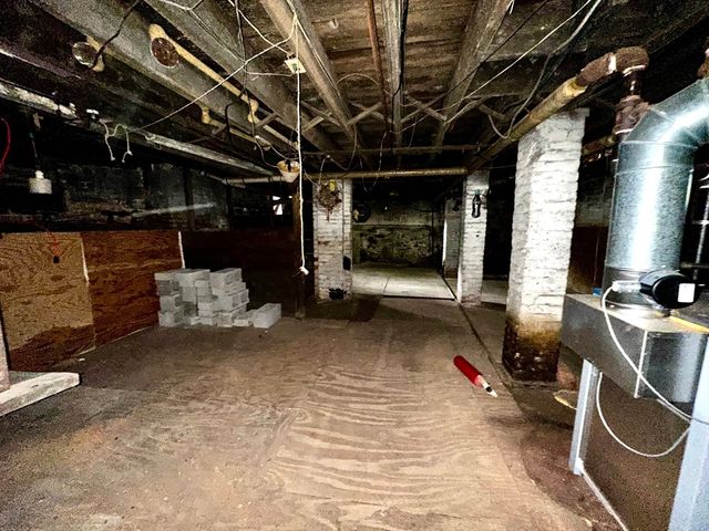 146 Bay St, Springfield, MA 01109