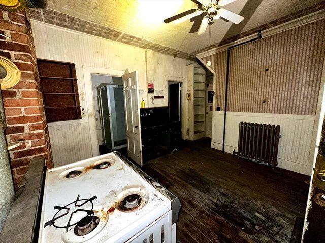 146 Bay St, Springfield, MA 01109