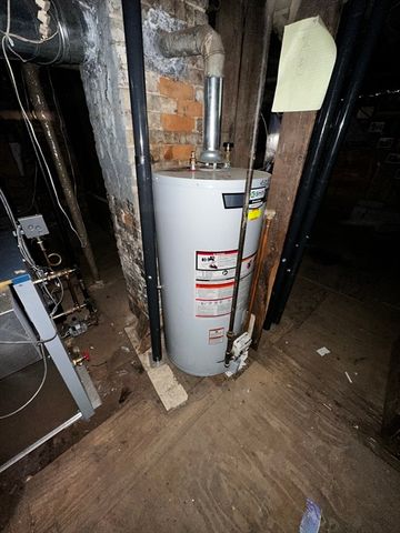 146 Bay St, Springfield, MA 01109