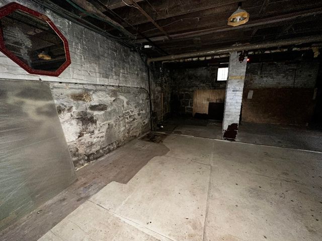 146 Bay St, Springfield, MA 01109