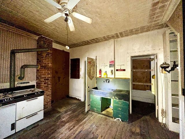 146 Bay St, Springfield, MA 01109