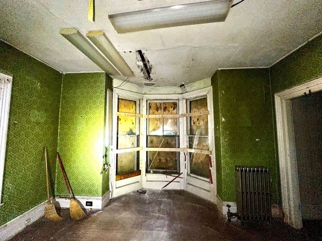 146 Bay St, Springfield, MA 01109