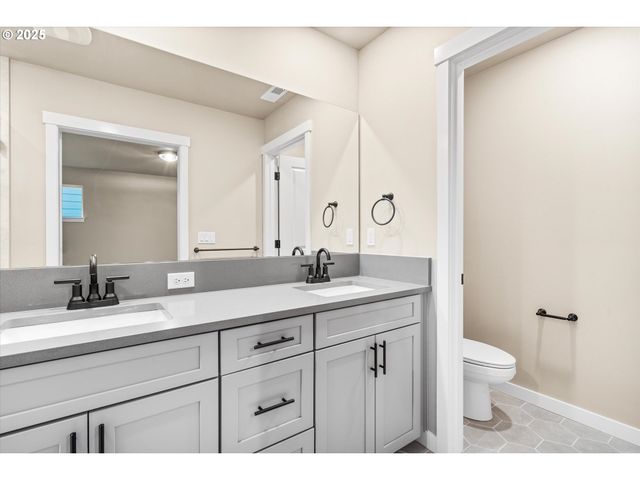 6325 Se Chloe Rose Way, Milwaukie, OR 97267