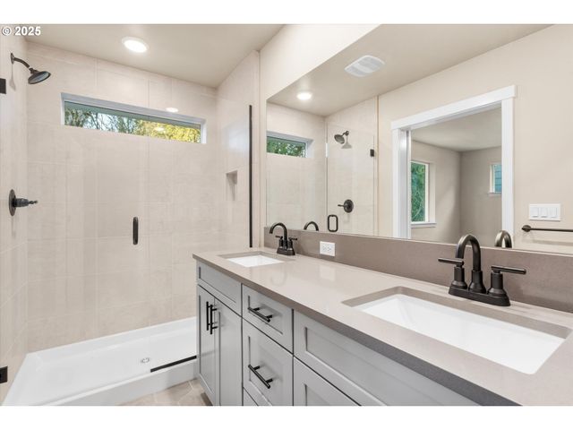 6325 Se Chloe Rose Way, Milwaukie, OR 97267