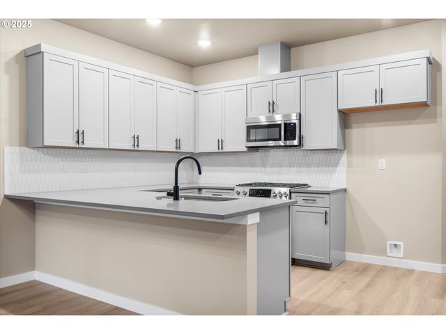 6325 Se Chloe Rose Way, Milwaukie, OR 97267