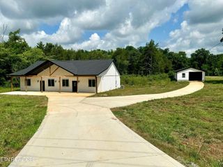1570 W Dumplin Valley Rd, Dandridge, TN 37725