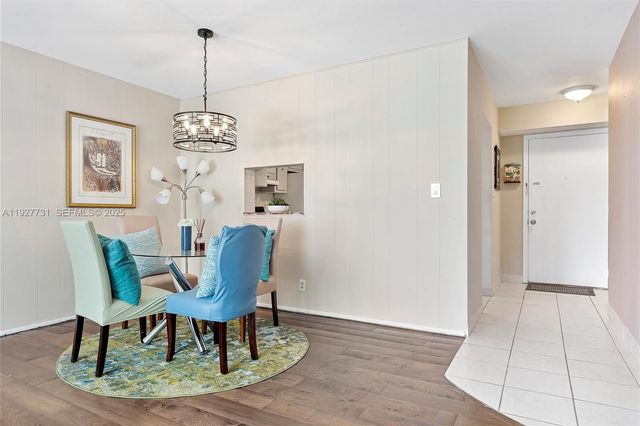 324 SE 10th St 203, Dania Beach, FL 33004