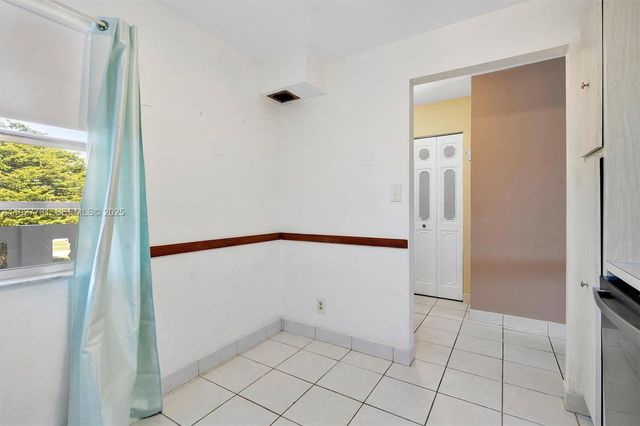 324 SE 10th St 203, Dania Beach, FL 33004