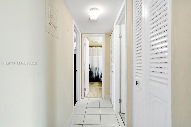 324 SE 10th St 203, Dania Beach, FL 33004