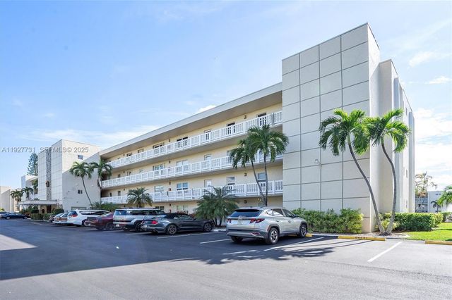 324 SE 10th St 203, Dania Beach, FL 33004