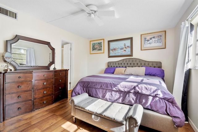 324 SE 10th St 203, Dania Beach, FL 33004