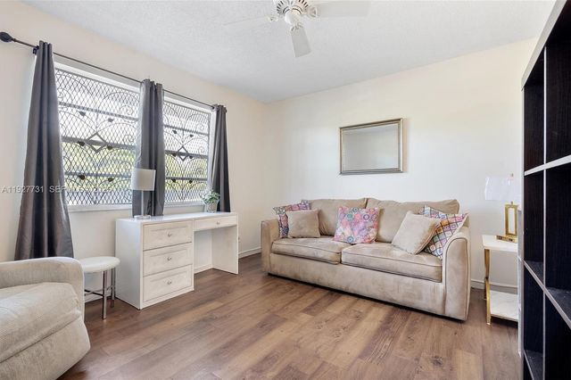 324 SE 10th St 203, Dania Beach, FL 33004