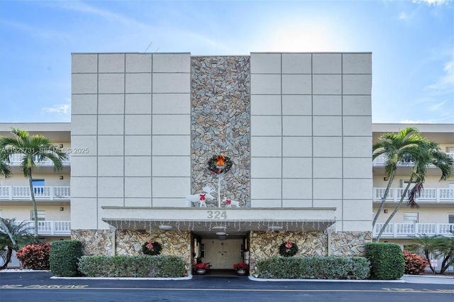 324 SE 10th St 203, Dania Beach, FL 33004