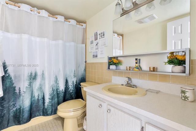 324 SE 10th St 203, Dania Beach, FL 33004