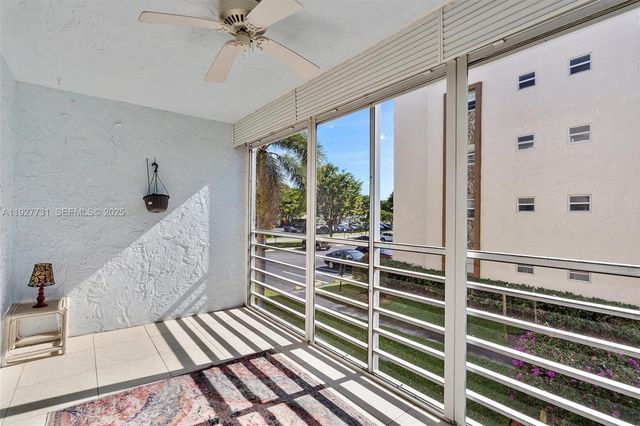 324 SE 10th St 203, Dania Beach, FL 33004